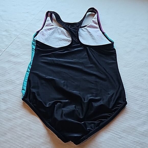 Speedo one piece racing swimsuit fits age 7-8 - Picture 4 of 5